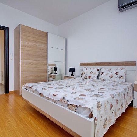 Apartment Dobrota Kotor Eksteriør bilde