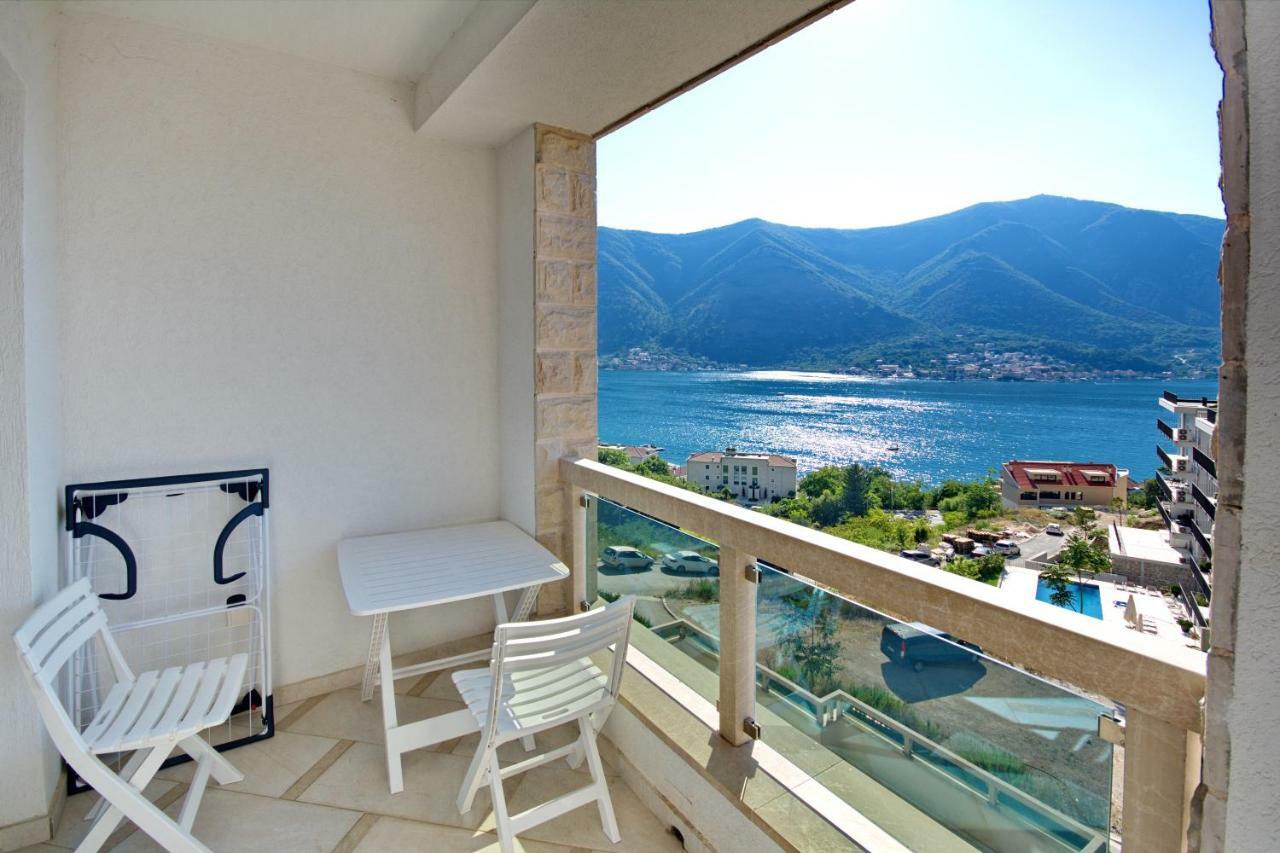 Apartment Dobrota Kotor Eksteriør bilde