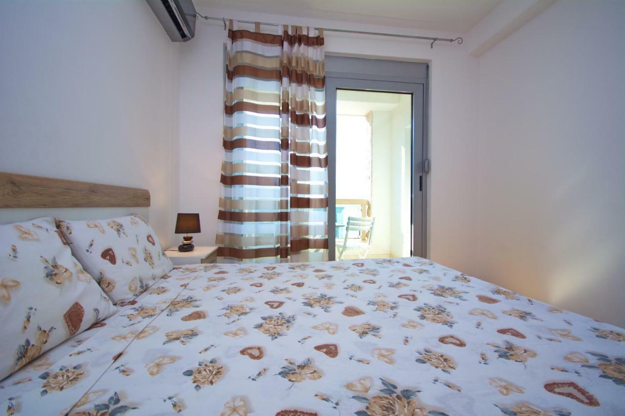 Apartment Dobrota Kotor Eksteriør bilde
